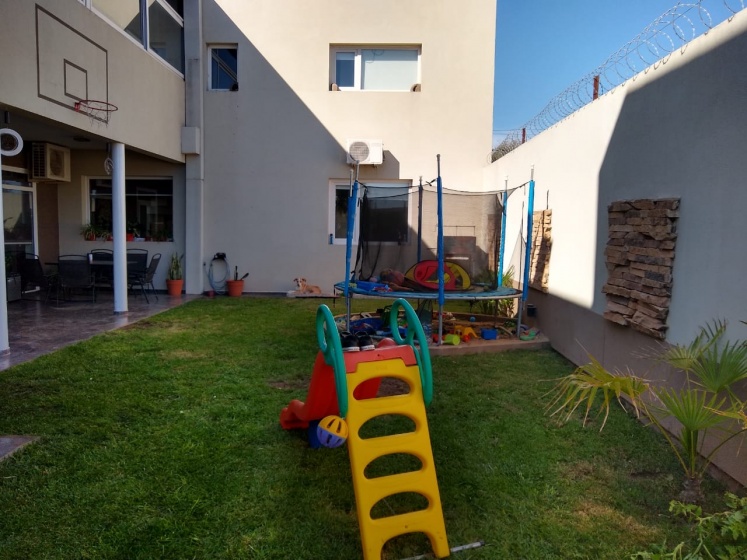 Alelíes y Altolaguirre Las Camelias, La Pampa, 6300, 4 Habitaciones Habitaciones, ,Casa,En Venta,1036